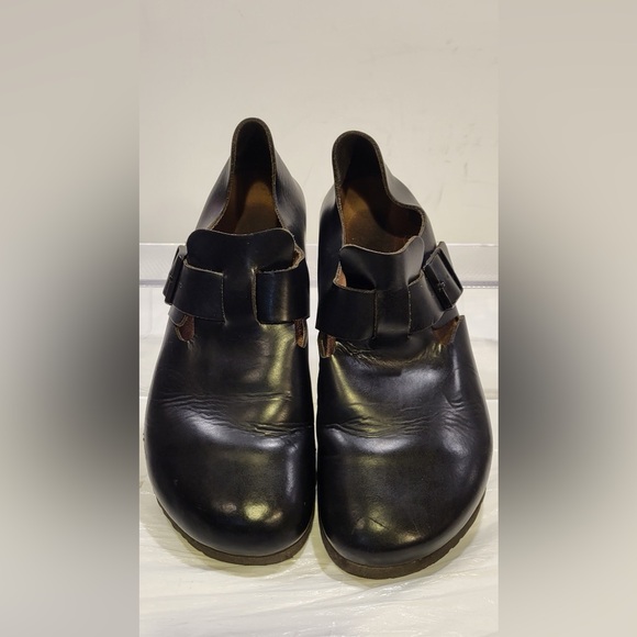 BIRKENSTOCK London men\'s black leather close toe loafers